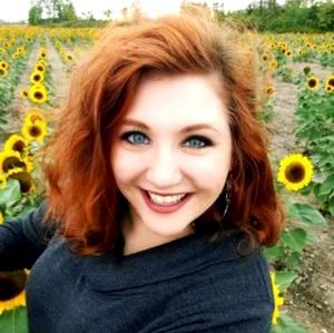 Meet your Posher, Caitlin